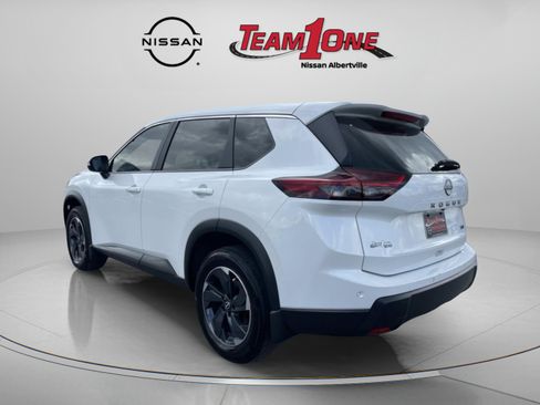 Used 2024 Nissan Rogue SV FWD image 6