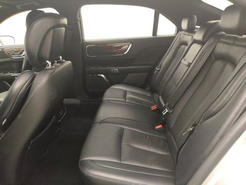 Used 2017 Lincoln Continental Select w/ Climate Package AWD/4WD image 18