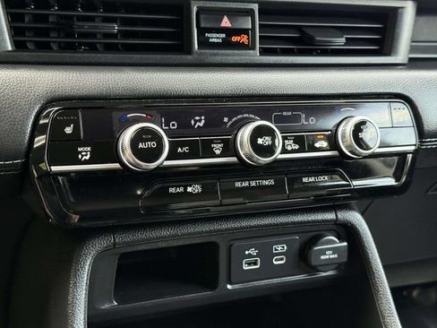 Used 2023 Honda Pilot Touring image 17