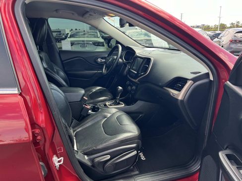 Used 2017 Jeep Cherokee Limited w/ Luxury Group image 31