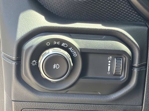 Used 2025 Jeep Wrangler Unlimited Rubicon w/ Safety Group AWD/4WD image 17