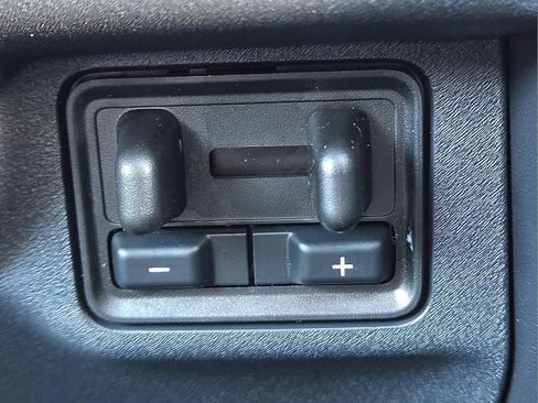 New 2026 Ford Expedition Active image 21