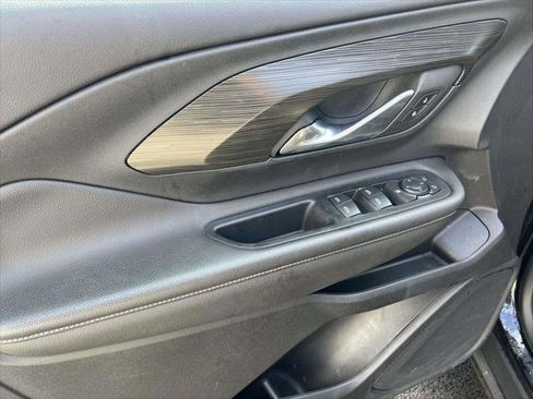 Used 2022 GMC Terrain SLE w/ Driver Convenience Package image 13