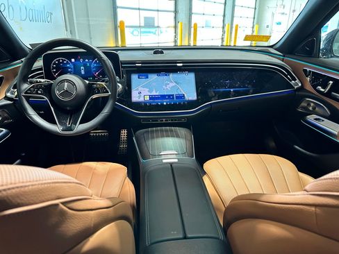 Used 2025 Mercedes-Benz E 450 4MATIC All-Terrain Wagon image 4