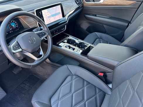 New 2026 Volkswagen Atlas SE FWD image 8