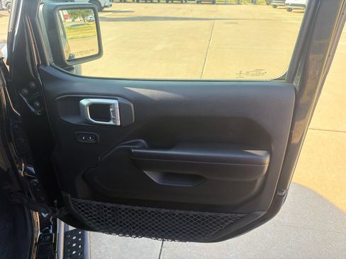 Used 2020 Jeep Wrangler Unlimited Rubicon AWD/4WD image 35