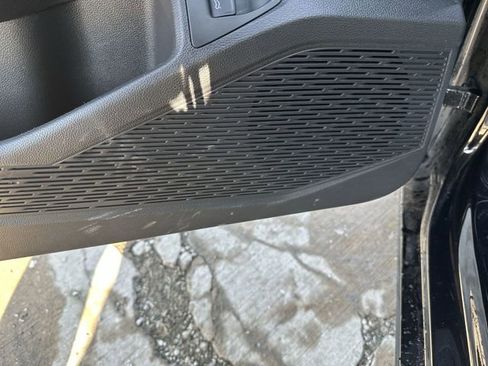 Used 2021 Volkswagen Jetta SE w/ SE Cold Weather Package image 26