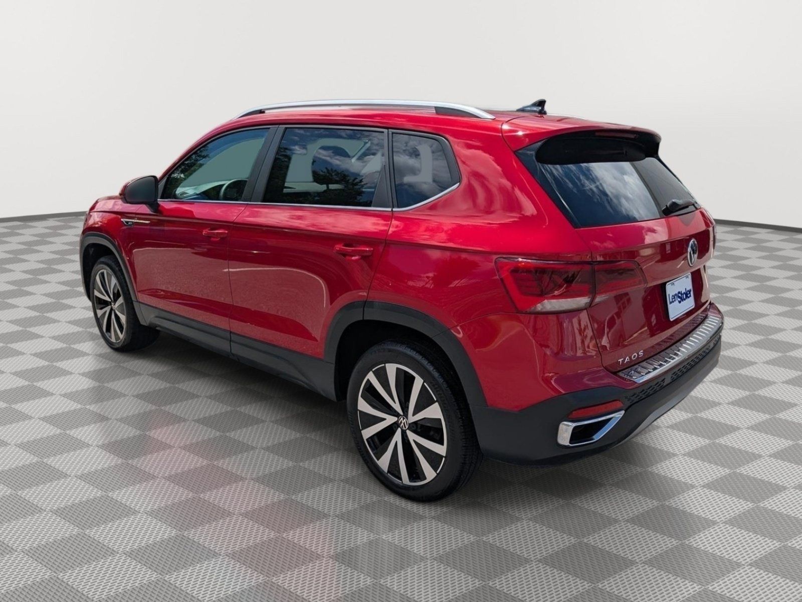 Used 2022 Volkswagen Taos SE FWD image 3