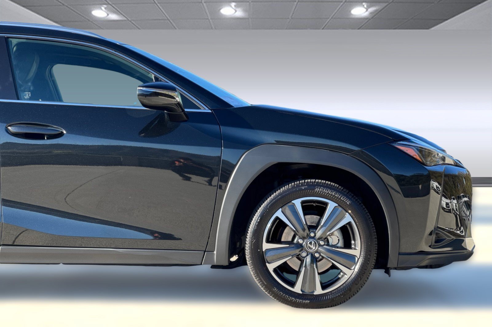 Certified 2025 Lexus UX 300h FWD w/ Accessory Package (Z2) image 35