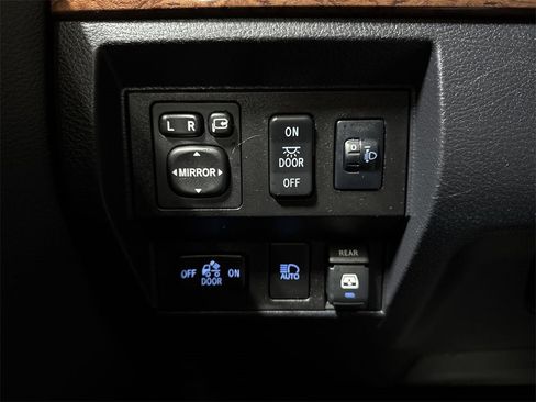 Used 2019 Toyota Tundra image 19