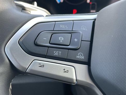 Certified 2025 Volkswagen Tiguan SE image 21