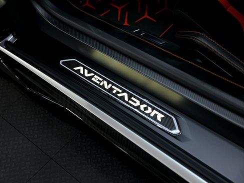 Used 2021 Lamborghini Aventador SVJ image 18