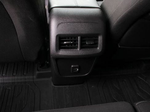 Used 2023 GMC Terrain SLE image 31