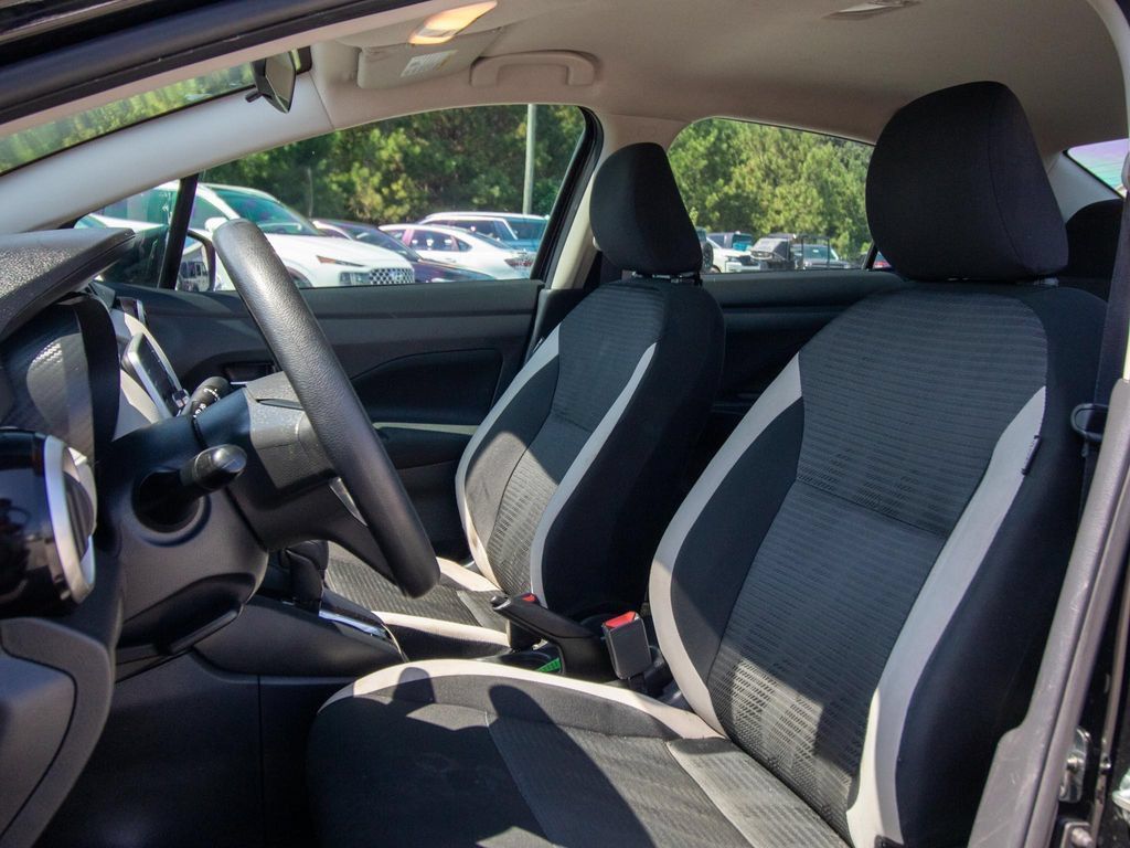 Used 2022 Nissan Versa SV FWD image 8