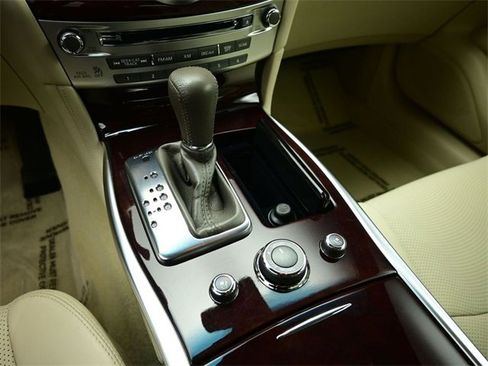 Used 2017 INFINITI Q70 3.7 image 28