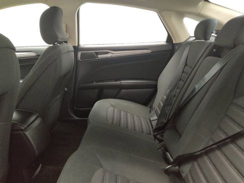 Used 2018 Ford Fusion SE FWD image 18