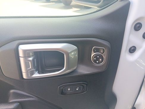 Used 2023 Jeep Gladiator Sport image 21