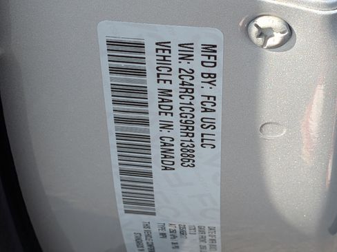 Used 2024 Chrysler Voyager LX image 39