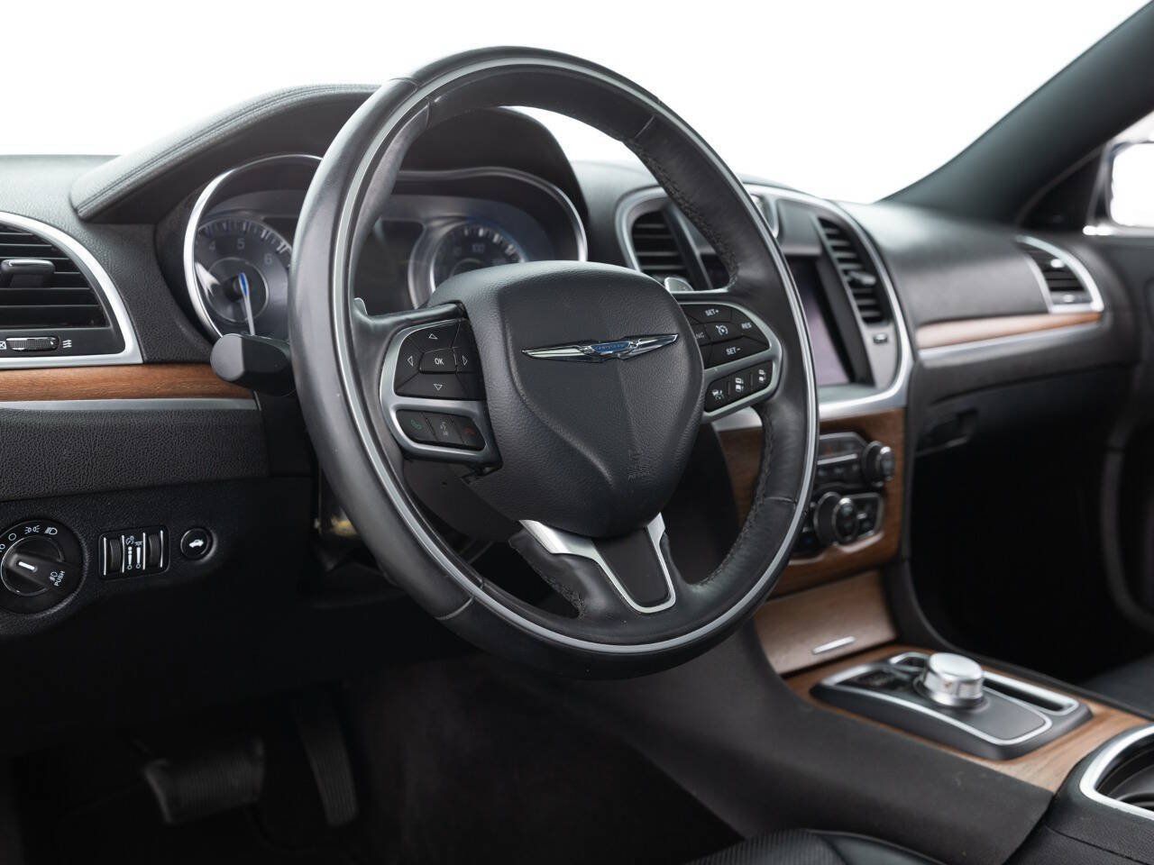 Used 2017 Chrysler 300 C Platinum w/ Safetytec Plus Group RWD image 23