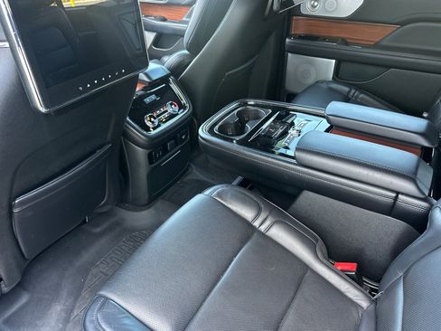 Used 2019 Lincoln Navigator L Reserve image 14