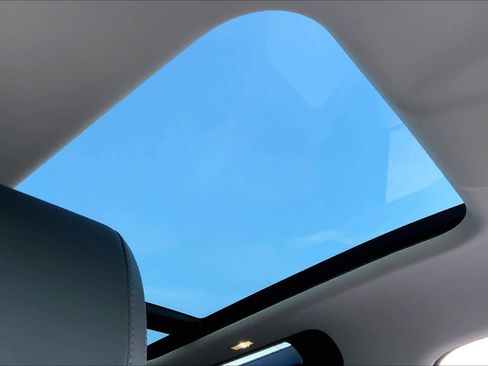 Used 2022 Land Rover Defender 90 X-Dynamic S image 12