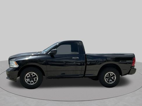 Used 2018 RAM 1500 Express RWD image 3