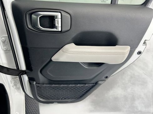 Used 2023 Jeep Wrangler Altitude image 26