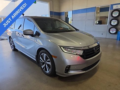 Used 2023 Honda Odyssey Touring image 2