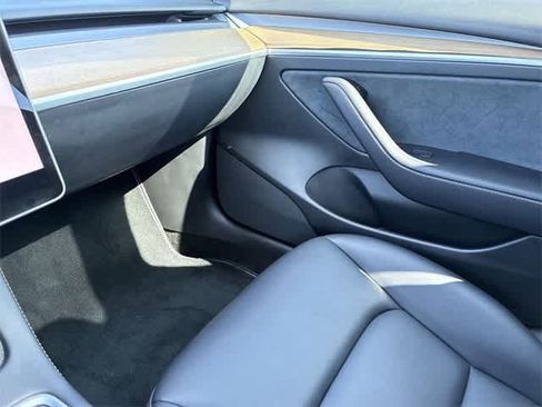 Used 2023 Tesla Model 3 Standard Range image 33
