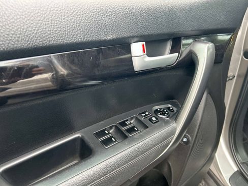 Used 2015 Kia Sorento LX image 17