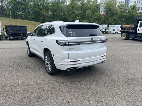 Used 2025 Buick Enclave Avenir AWD/4WD image 4