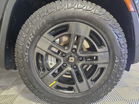 Used 2024 Rivian R1S Adventure AWD/4WD image 11