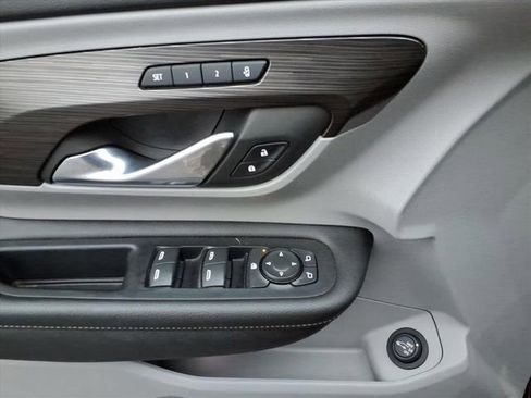 Used 2023 GMC Terrain SLT image 27