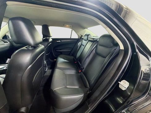 Used 2018 Chrysler 300 Limited AWD/4WD image 25