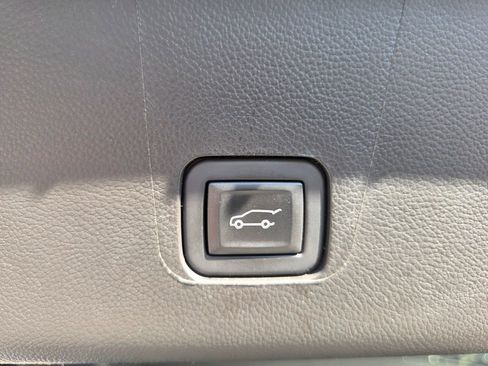 Certified 2023 Chevrolet Traverse LT image 34