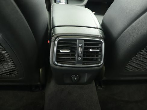 Used 2023 Genesis G70 2.0T image 24