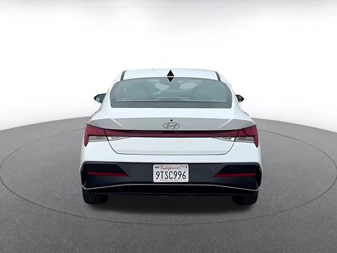 Used 2025 Hyundai Elantra SEL image 11