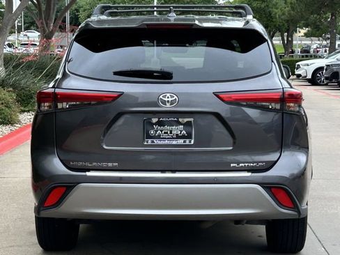 Used 2022 Toyota Highlander Platinum FWD image 5