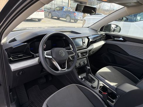 Used 2022 Volkswagen Taos S image 9