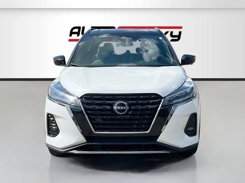 Used 2024 Nissan Kicks SR w/ SR Premium Package FWD image 2