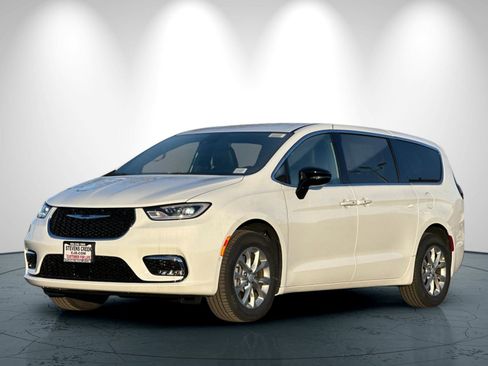 New 2026 Chrysler Pacifica Select image 8