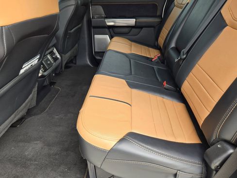 Used 2024 Ford F350 Platinum w/ FX4 Off-Road Package image 32