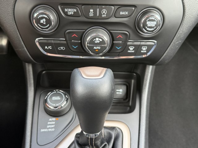 Used 2017 Jeep Cherokee Limited AWD/4WD image 23