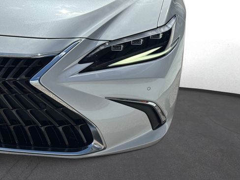 Certified 2025 Lexus ES 300h Ultra Luxury w/ Accessory Package (Z1) FWD image 9