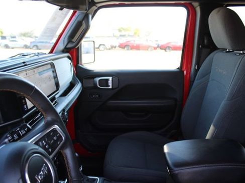 Used 2024 Jeep Wrangler Unlimited Sahara AWD/4WD image 38