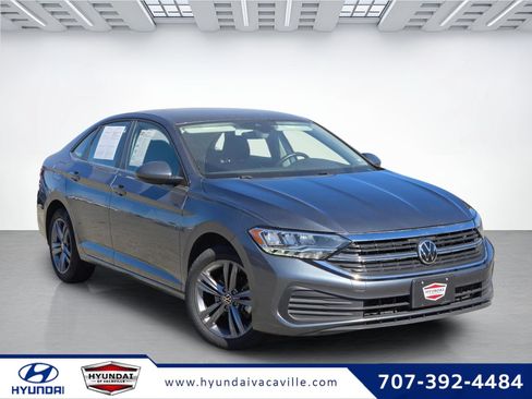 Used 2024 Volkswagen Jetta SE FWD image 1