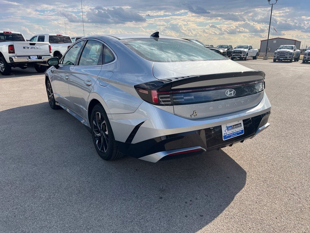 Used 2025 Hyundai Sonata SEL FWD image 3