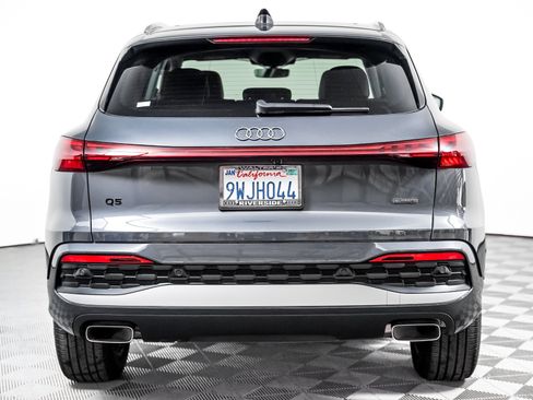 Certified 2025 Audi Q5 Premium w/ Convenience Package AWD/4WD image 11