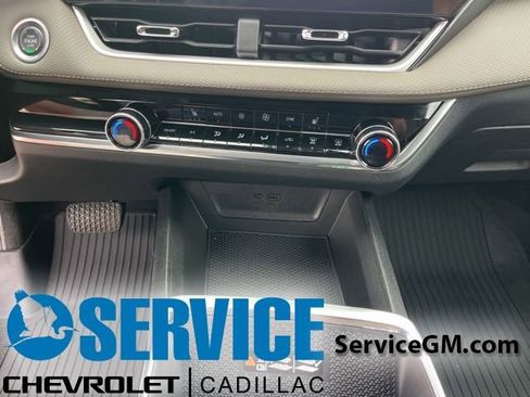 Used 2025 Chevrolet Equinox LT w/ Convenience Package II FWD image 30