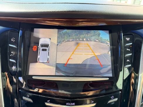Used 2016 Cadillac Escalade Luxury AWD/4WD image 22